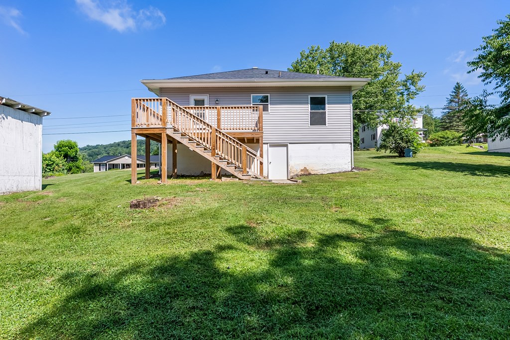 Wytheville, Virginia 24382, United States, 2 Bedrooms Bedrooms, ,2 BathroomsBathrooms,Residential,Contingent,179966