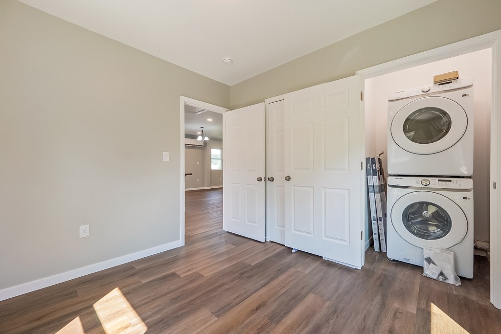 Wytheville, Virginia 24382, United States, 2 Bedrooms Bedrooms, ,2 BathroomsBathrooms,Residential,Contingent,179966