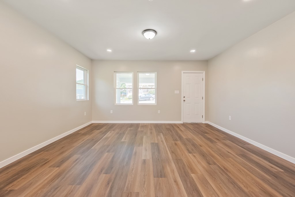 Wytheville, Virginia 24382, United States, 2 Bedrooms Bedrooms, ,2 BathroomsBathrooms,Residential,Contingent,179966