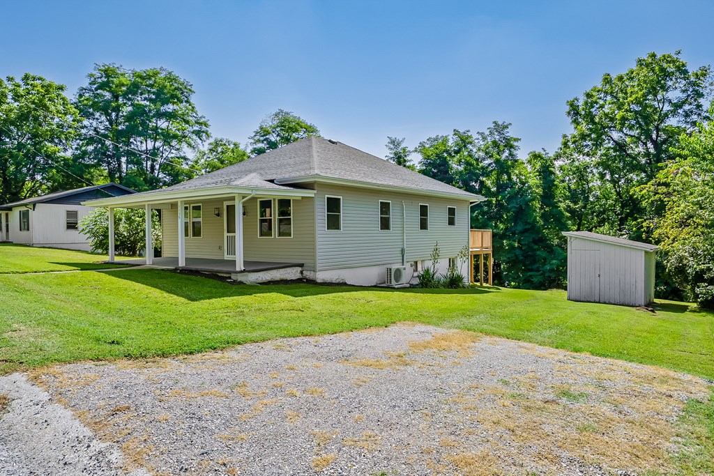 Wytheville, Virginia 24382, United States, 2 Bedrooms Bedrooms, ,2 BathroomsBathrooms,Residential,Contingent,179966