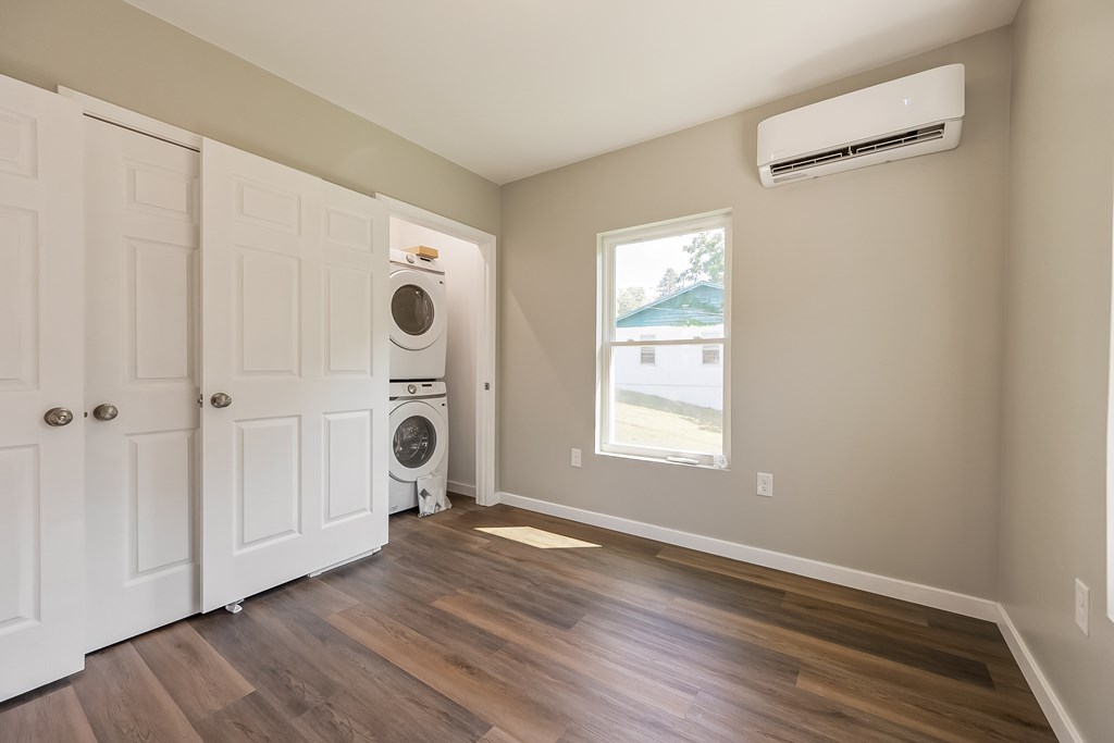 Wytheville, Virginia 24382, United States, 2 Bedrooms Bedrooms, ,2 BathroomsBathrooms,Residential,Contingent,179966