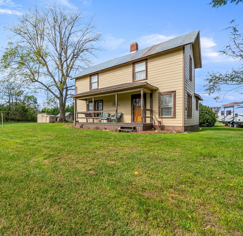 Photo of 483 Store Hill Rd, Austinville, VA 24312 (MLS # 103698)