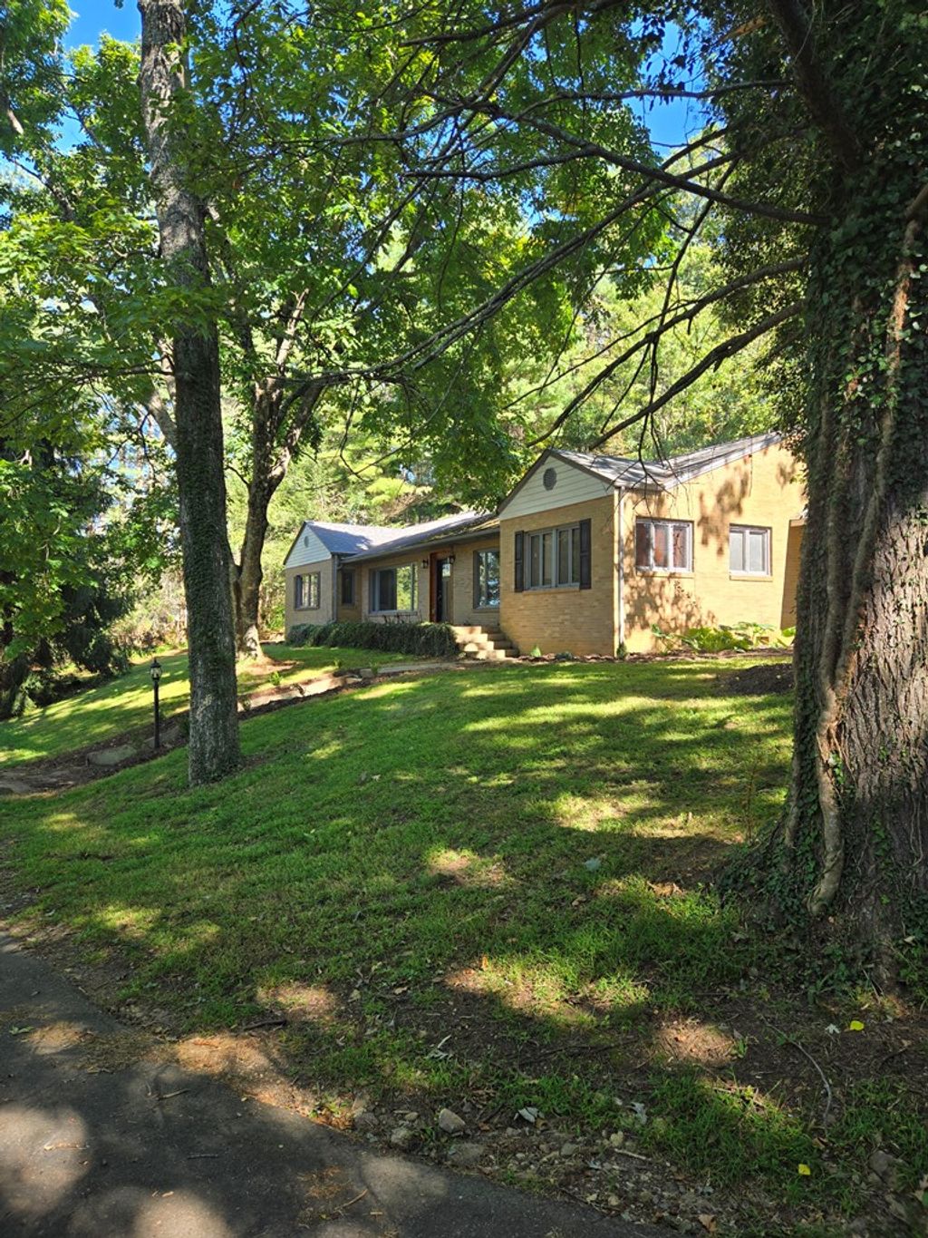Photo of 327 Fairview Rd, Galax, VA 24333 (MLS # 103348)