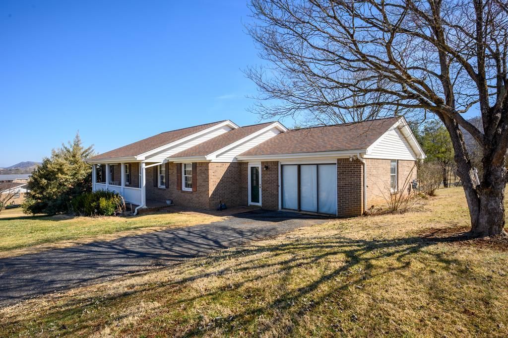 Photo of 95 Rogers Circle, Castlewood, VA 24224 (MLS # 105824)
