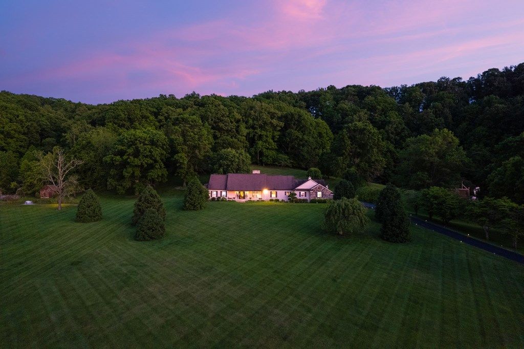 Photo of 160 Fairway Drive, Abingdon, VA 24210 (MLS # 109359)