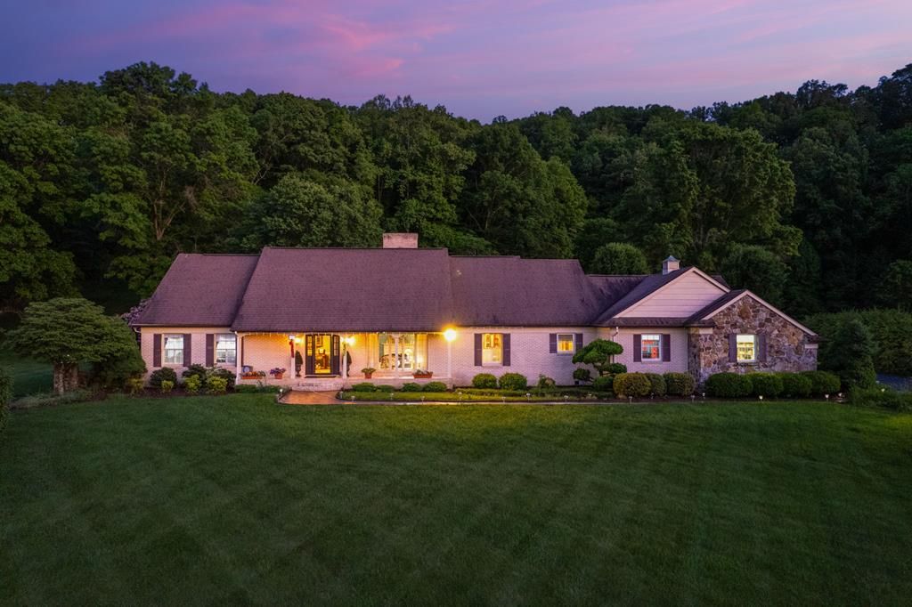 Photo of 160 Fairway Drive, Abingdon, VA 24210 (MLS # 109359)