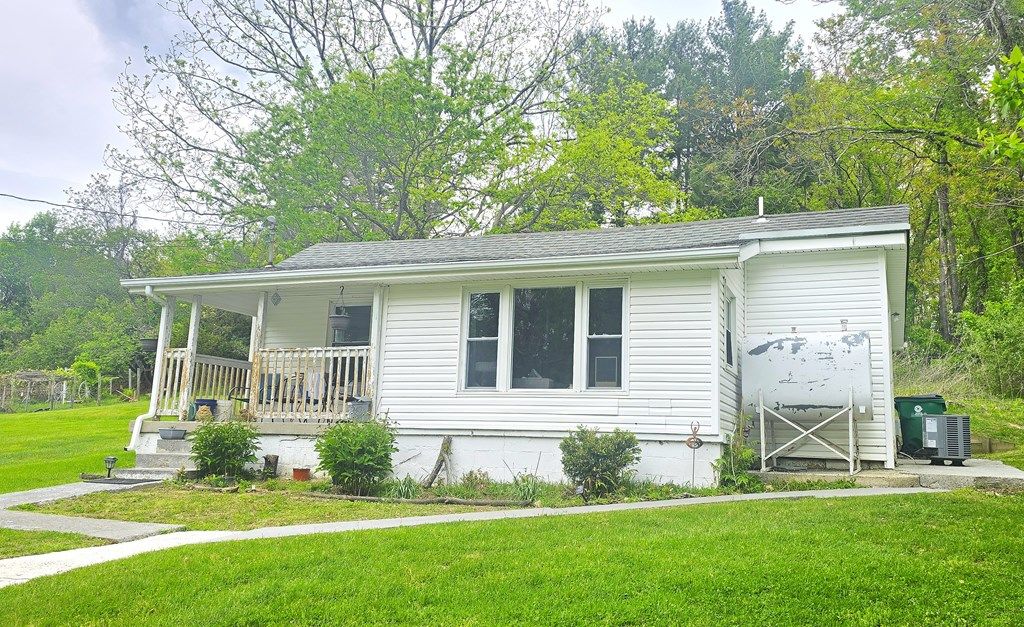 Photo of 501 Piedmont St, Blacksburg, VA 24060 (MLS # 110691)