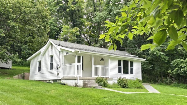 501 PIEDMONT ST, BLACKSBURG, VA 24060 - Image 2c4e7ca2fbf60a1174b8e4fbf52e8ef9/2699989236