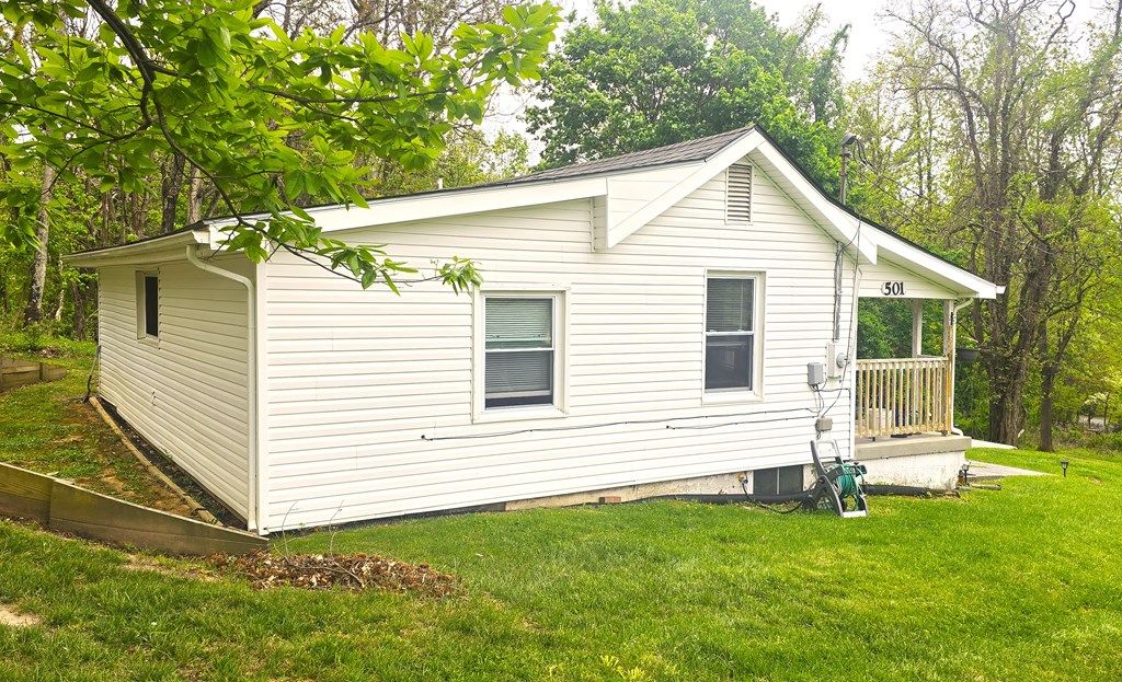 Photo of 501 Piedmont St, Blacksburg, VA 24060 (MLS # 110691)