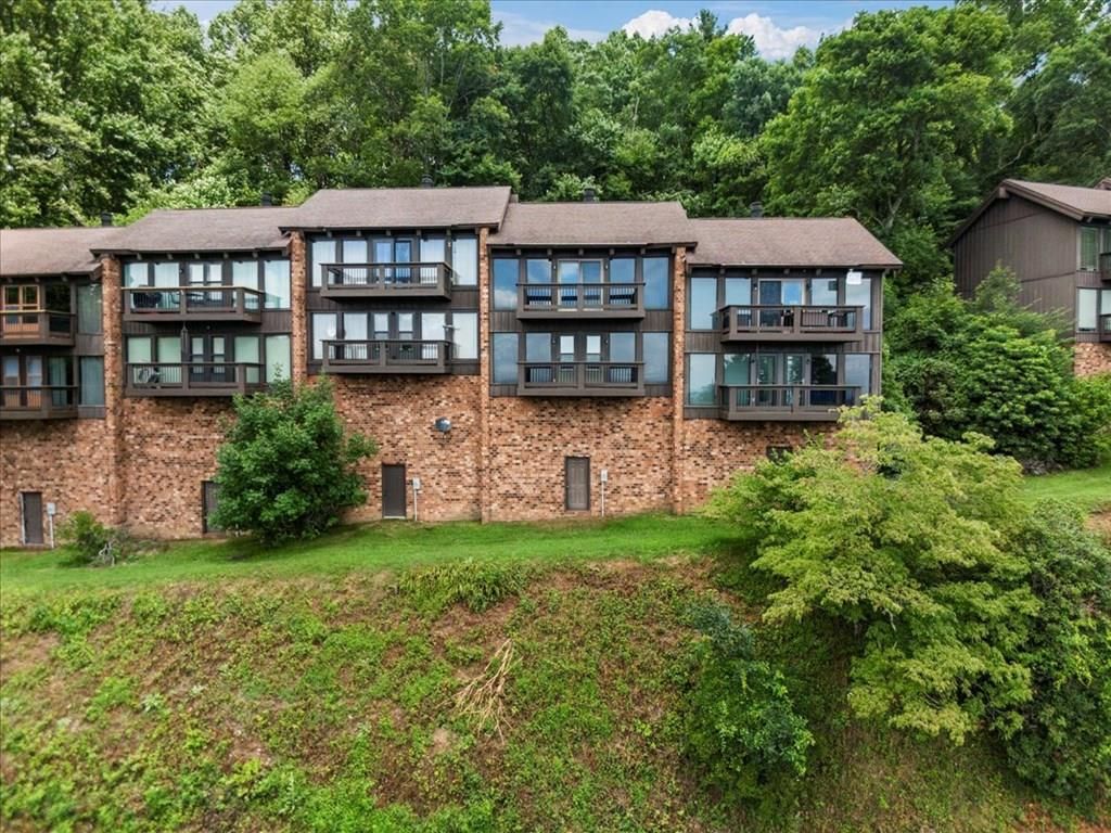 Photo of 191 Buck Hollar Rd, Hillsville, VA 24343 (MLS # 104446)