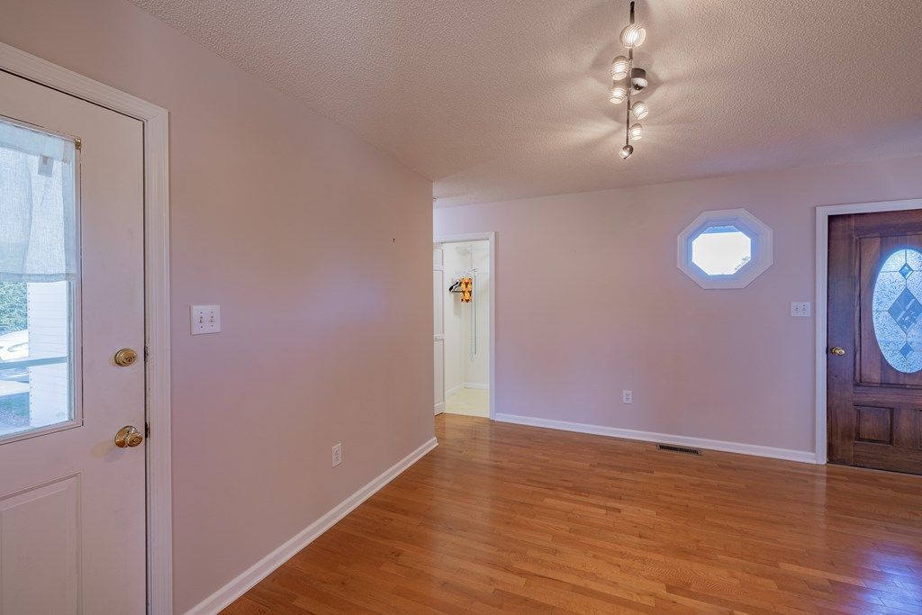 Photo of 154 Shipley Drive, Bristol, VA 24201 (MLS # 104045)