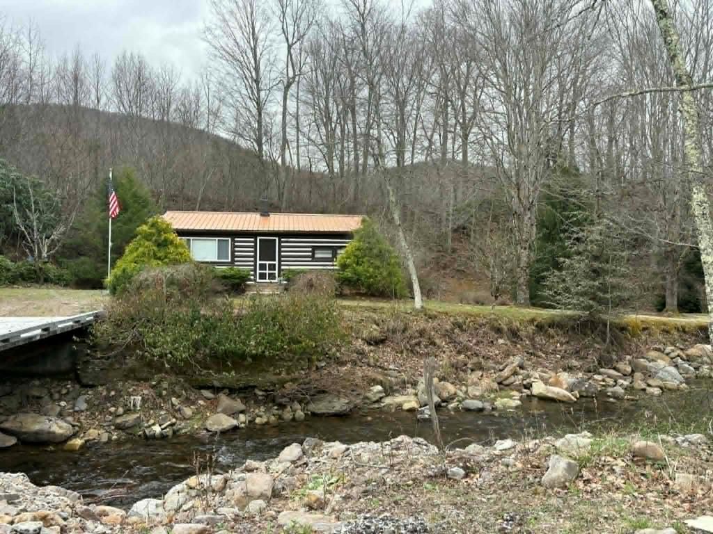 Photo of 916 Laurel Valley Rd, Troutdale, VA 24378 (MLS # 109310)