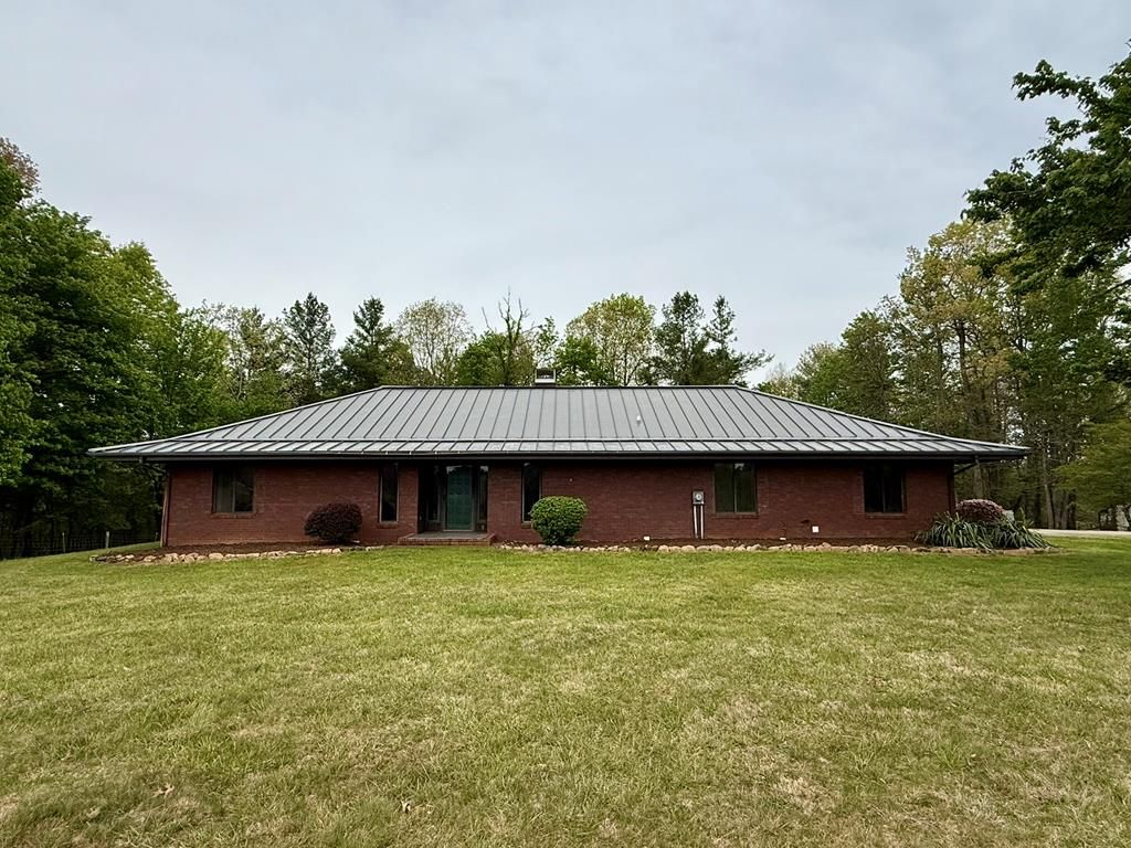 Photo of 531 Northwoods Ln, Galax, VA 24333 (MLS # 110000)