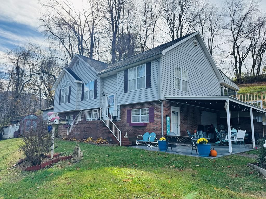Photo of 201 Enterprise St, Pounding Mill, VA 24637 (MLS # 104056)