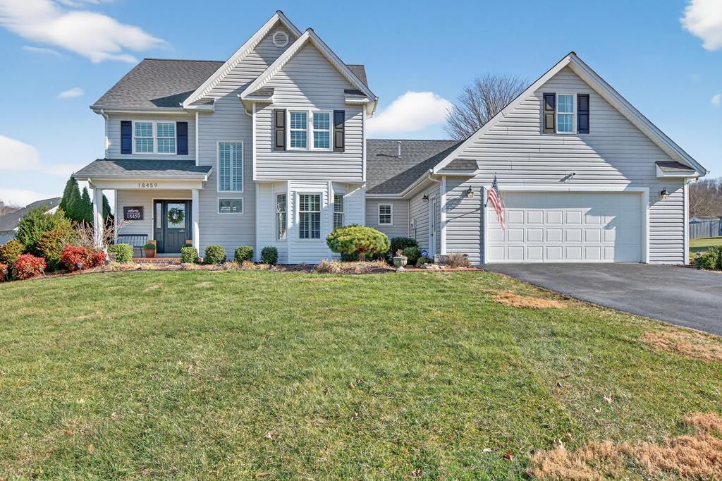 Photo of 18459 John Ashley Drive, Abingdon, VA 24211 (MLS # 104488)