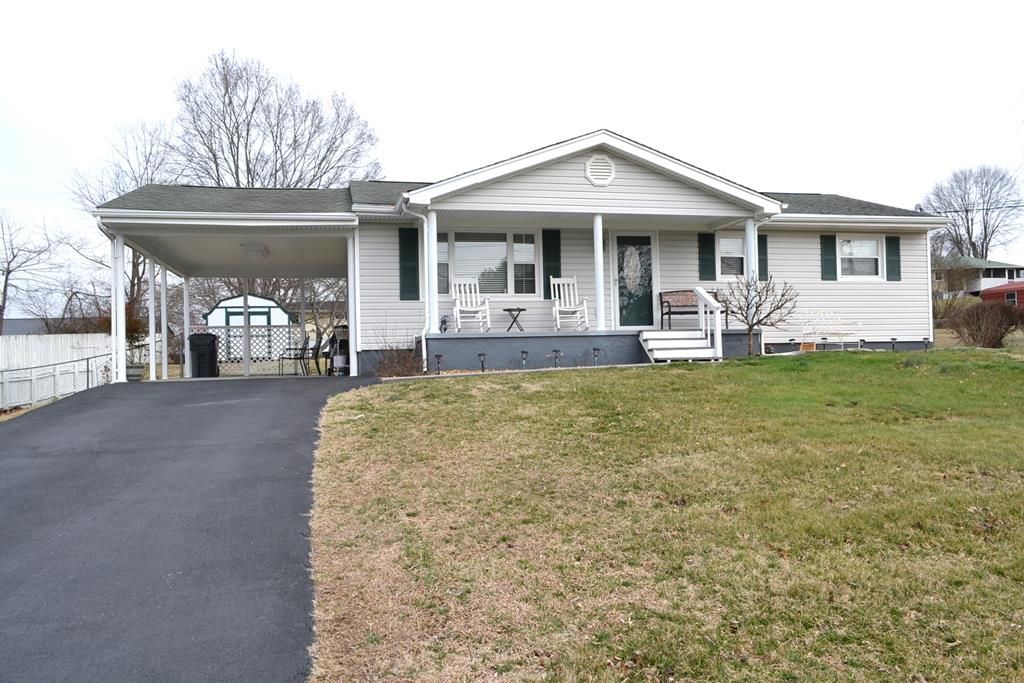 Photo of 306 Summerwood Drive, Bristol, TN 37620 (MLS # 105920)