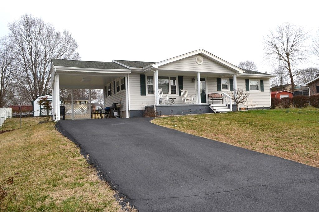Photo of 306 Summerwood Drive, Bristol, TN 37620 (MLS # 105920)