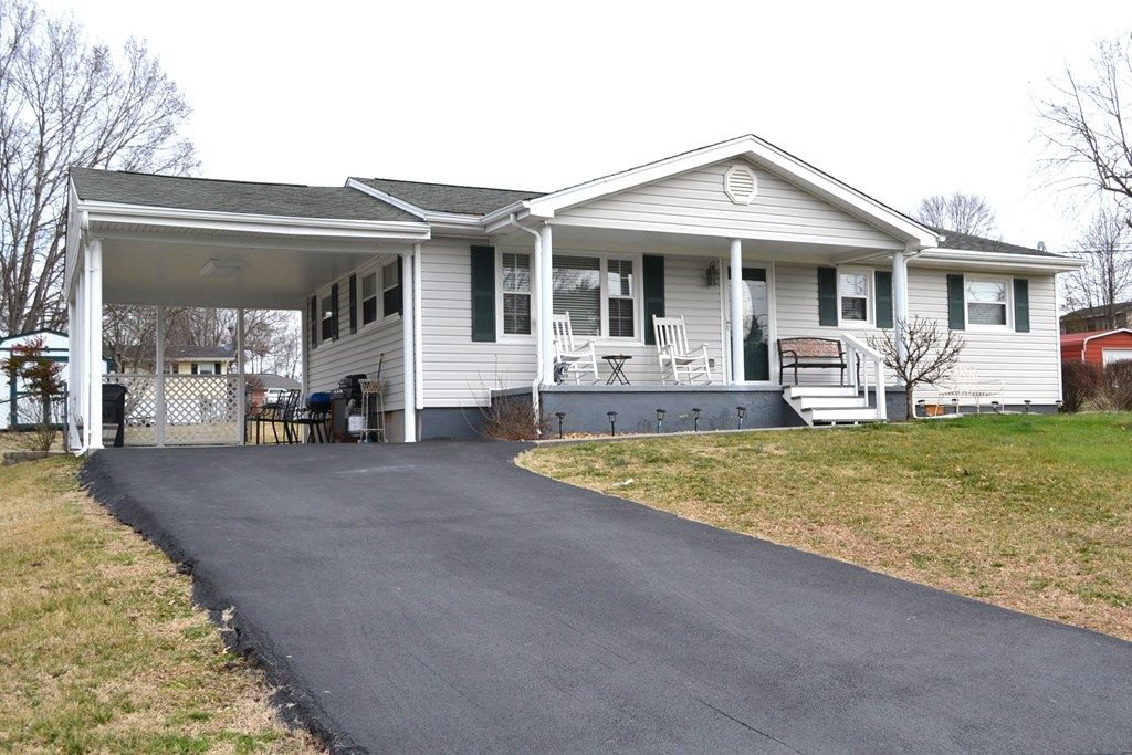 Photo of 306 Summerwood Drive, Bristol, TN 37620 (MLS # 105920)