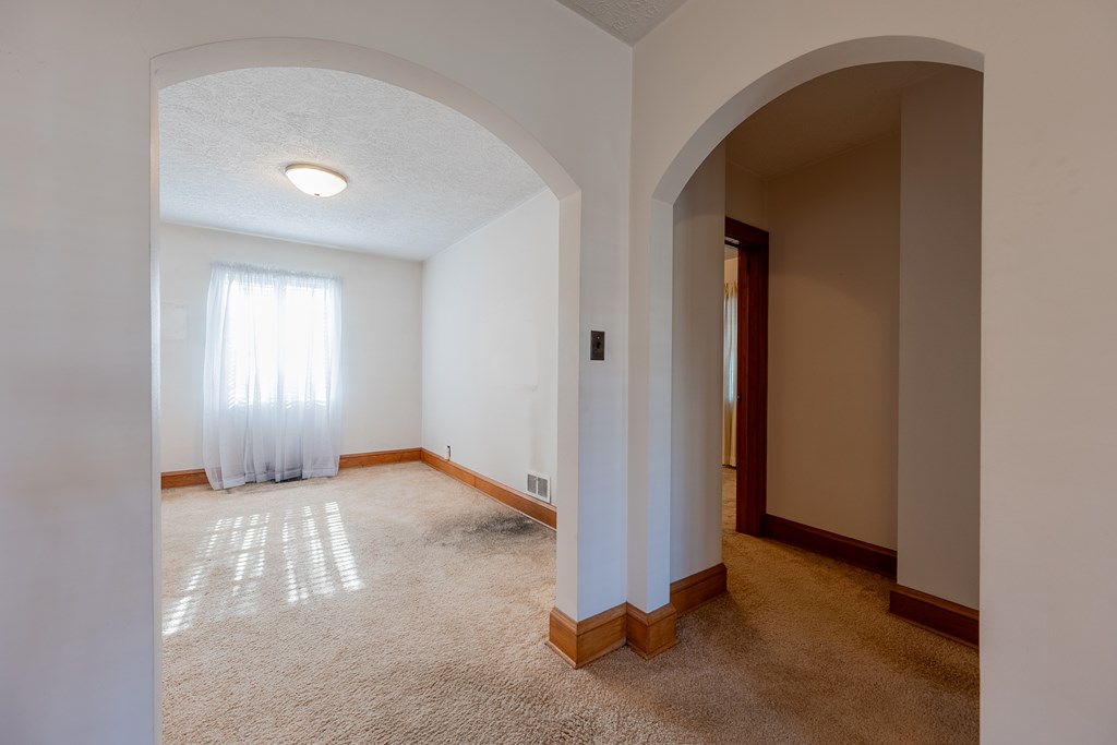 Wytheville, Virginia 24382, United States, 3 Bedrooms Bedrooms, ,1 BathroomBathrooms,Residential,Pending,77076