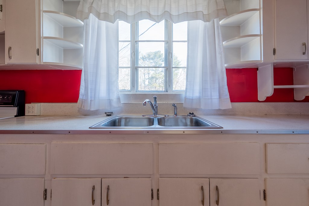 Wytheville, Virginia 24382, United States, 3 Bedrooms Bedrooms, ,1 BathroomBathrooms,Residential,Pending,77076