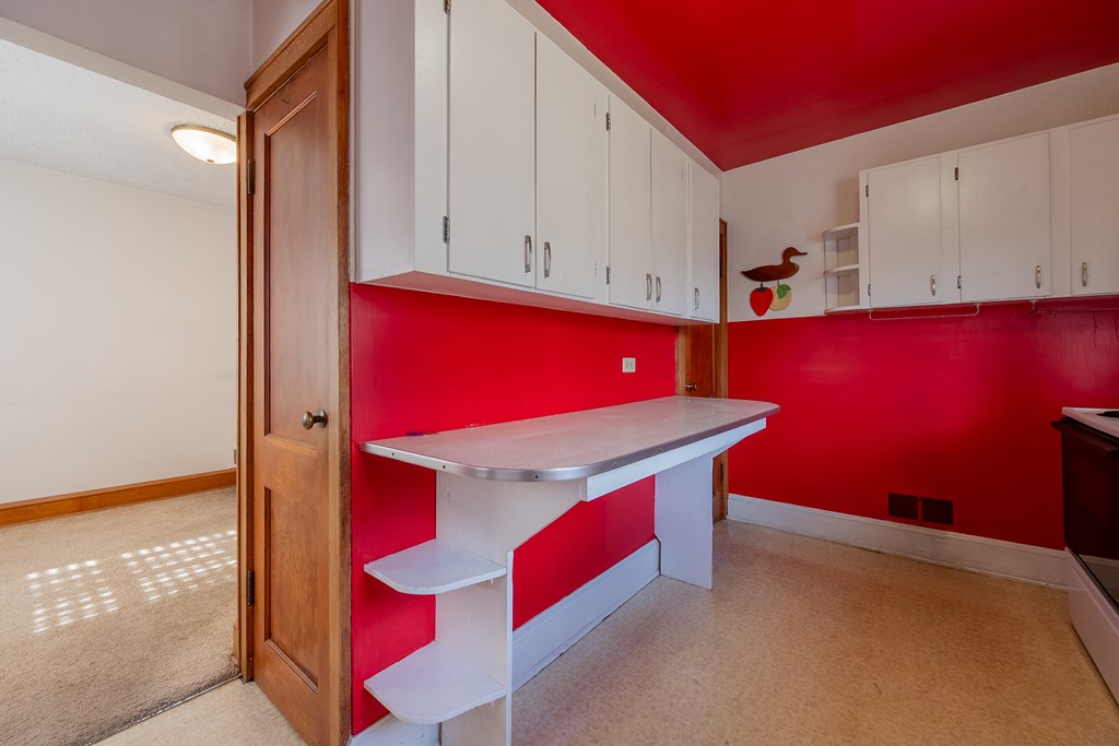 Wytheville, Virginia 24382, United States, 3 Bedrooms Bedrooms, ,1 BathroomBathrooms,Residential,Pending,77076