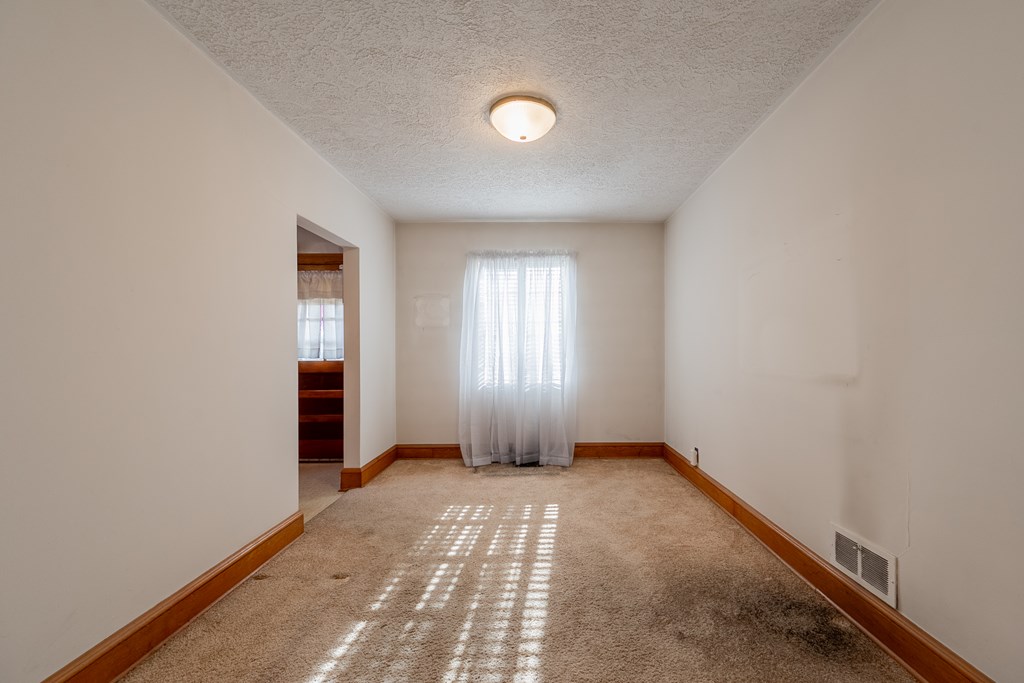 Wytheville, Virginia 24382, United States, 3 Bedrooms Bedrooms, ,1 BathroomBathrooms,Residential,Pending,77076