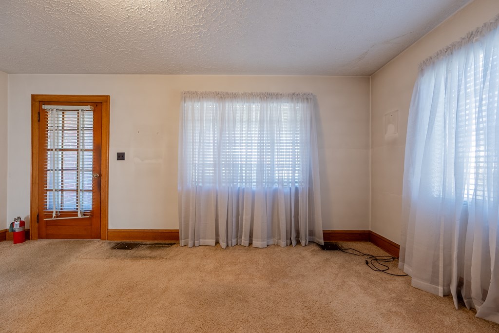 Wytheville, Virginia 24382, United States, 3 Bedrooms Bedrooms, ,1 BathroomBathrooms,Residential,Pending,77076