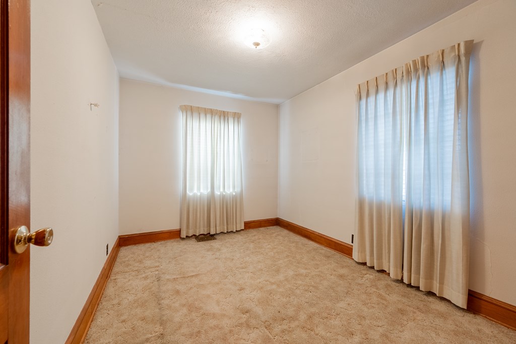 Wytheville, Virginia 24382, United States, 3 Bedrooms Bedrooms, ,1 BathroomBathrooms,Residential,Pending,77076