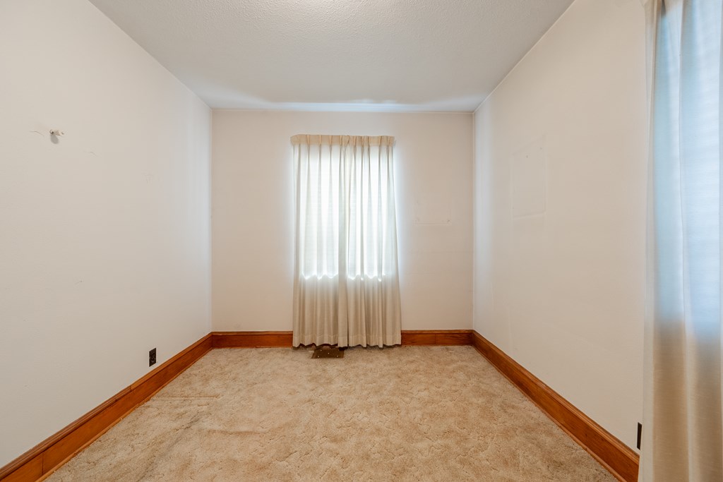 Wytheville, Virginia 24382, United States, 3 Bedrooms Bedrooms, ,1 BathroomBathrooms,Residential,Pending,77076