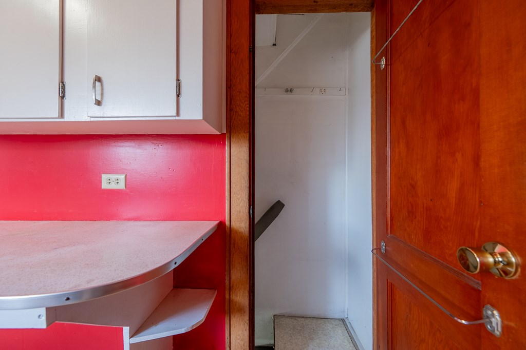 Wytheville, Virginia 24382, United States, 3 Bedrooms Bedrooms, ,1 BathroomBathrooms,Residential,Pending,77076