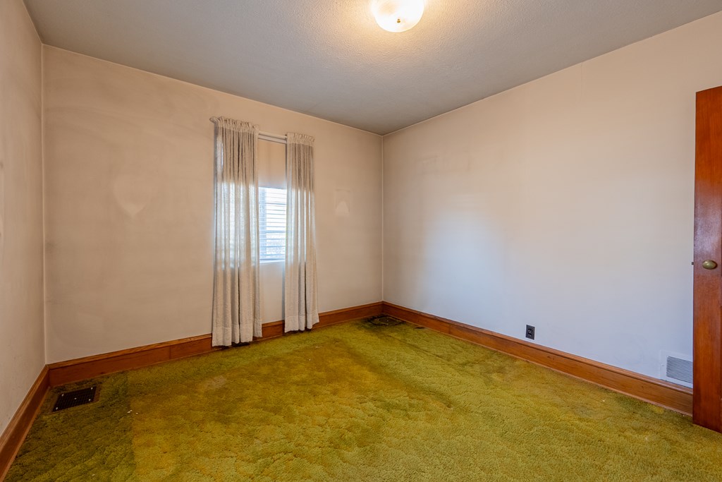 Wytheville, Virginia 24382, United States, 3 Bedrooms Bedrooms, ,1 BathroomBathrooms,Residential,Pending,77076