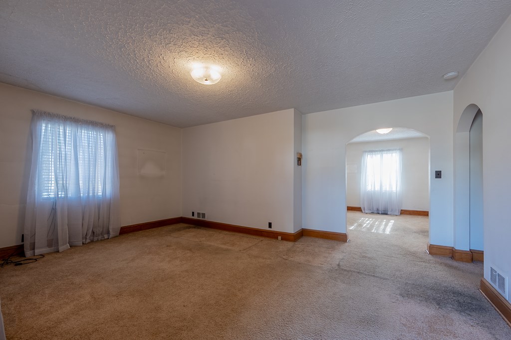 Wytheville, Virginia 24382, United States, 3 Bedrooms Bedrooms, ,1 BathroomBathrooms,Residential,Pending,77076