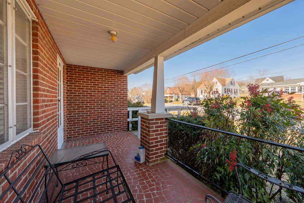 Wytheville, Virginia 24382, United States, 3 Bedrooms Bedrooms, ,1 BathroomBathrooms,Residential,Pending,77076