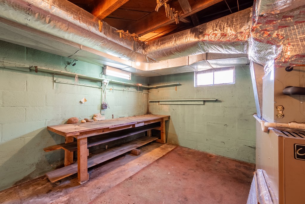 Wytheville, Virginia 24382, United States, 3 Bedrooms Bedrooms, ,1 BathroomBathrooms,Residential,Pending,77076