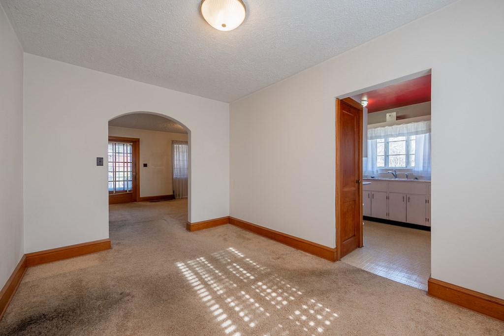 Wytheville, Virginia 24382, United States, 3 Bedrooms Bedrooms, ,1 BathroomBathrooms,Residential,Pending,77076