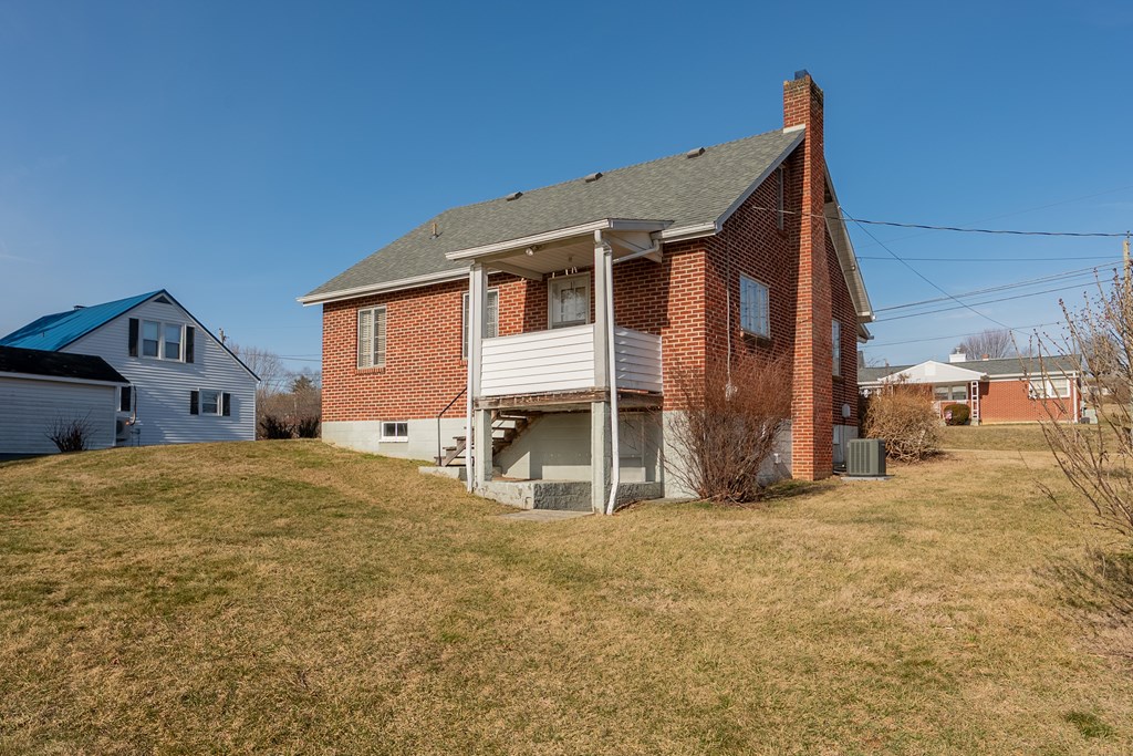 Wytheville, Virginia 24382, United States, 3 Bedrooms Bedrooms, ,1 BathroomBathrooms,Residential,Pending,77076