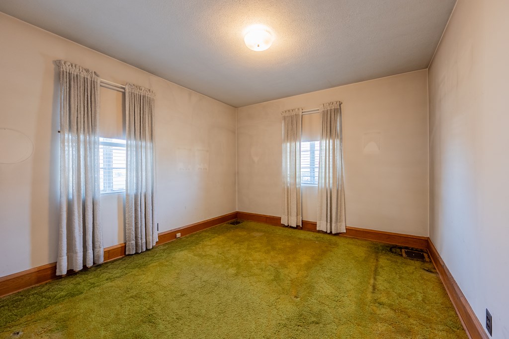 Wytheville, Virginia 24382, United States, 3 Bedrooms Bedrooms, ,1 BathroomBathrooms,Residential,Pending,77076