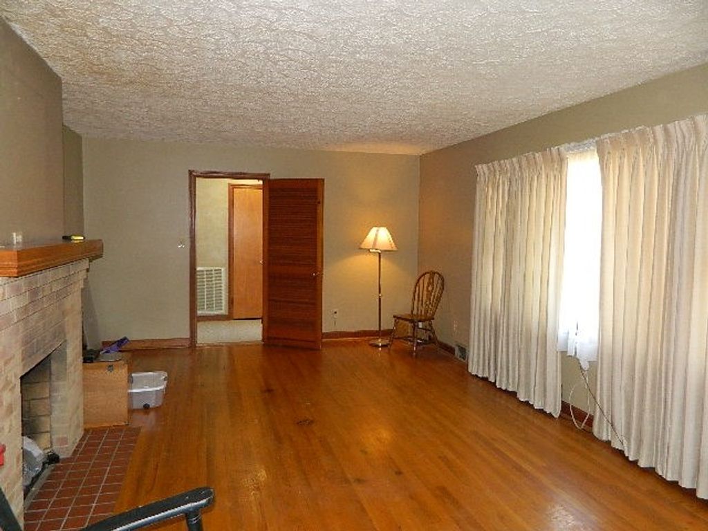 Photo of 642 Anderson Avenue, Marion, VA 24354 (MLS # 104080)