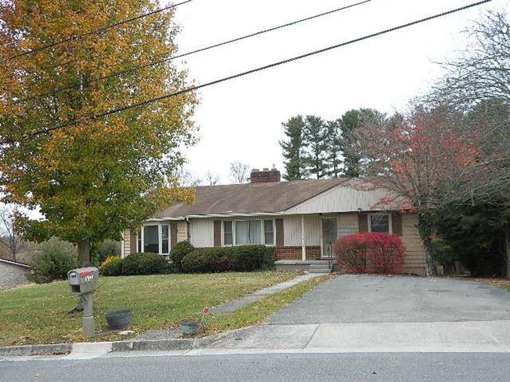 Photo of 642 Anderson Avenue, Marion, VA 24354 (MLS # 104080)