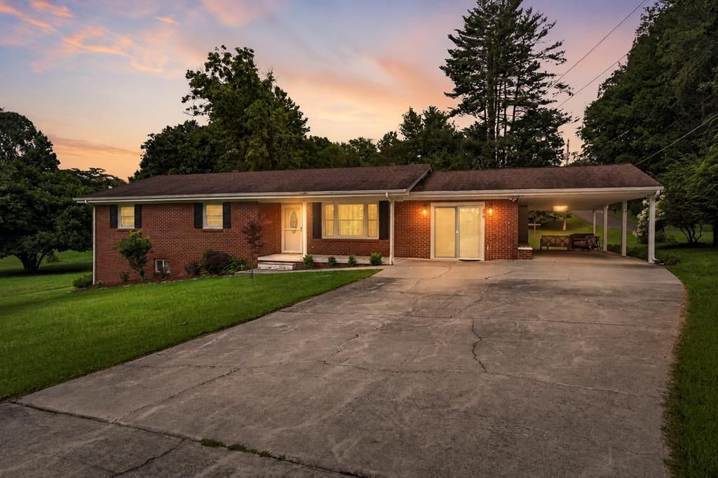 Photo of 379 NE Morningside Lane, Abingdon, VA 24210 (MLS # 111005)