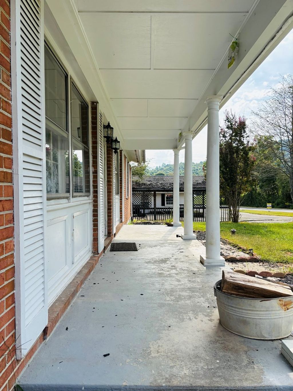 Photo of 506 Parkwood Drive, Galax, VA 24333 (MLS # 103443)