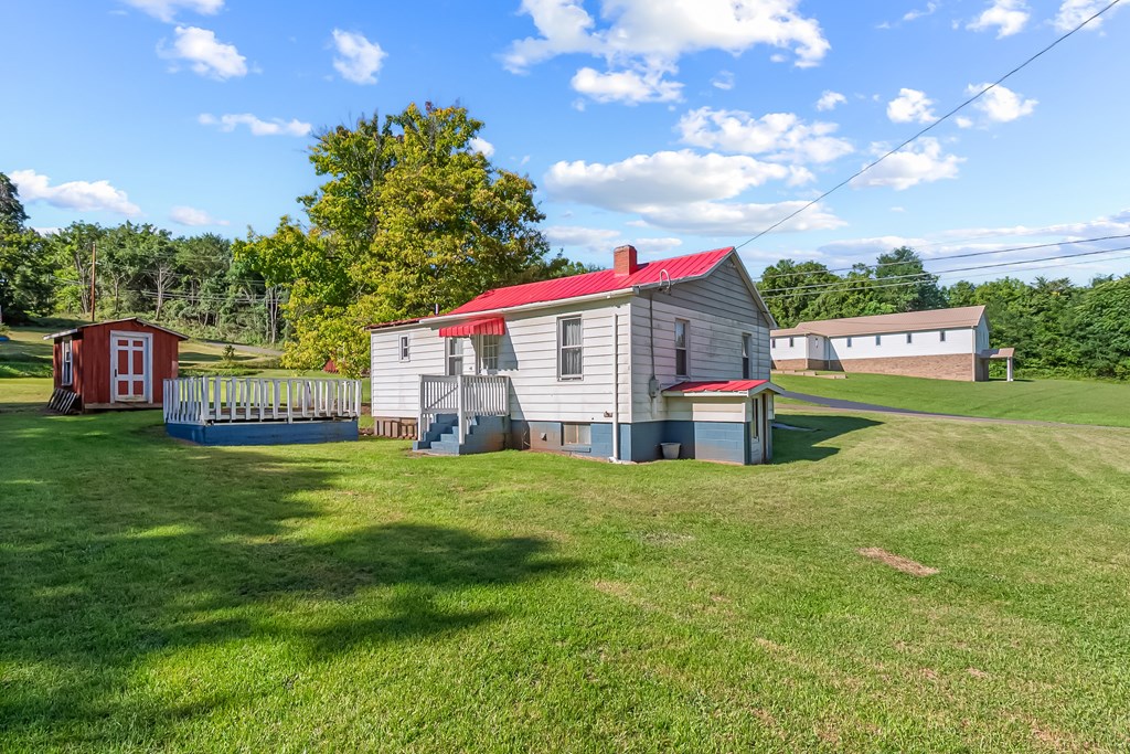 Ivanhoe, Virginia 24350, United States, 2 Bedrooms Bedrooms, ,1 BathroomBathrooms,Residential,Active,203306