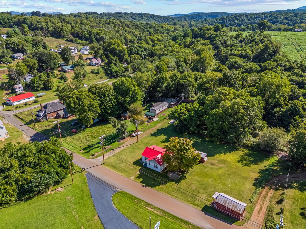 Ivanhoe, Virginia 24350, United States, 2 Bedrooms Bedrooms, ,1 BathroomBathrooms,Residential,Active,203306