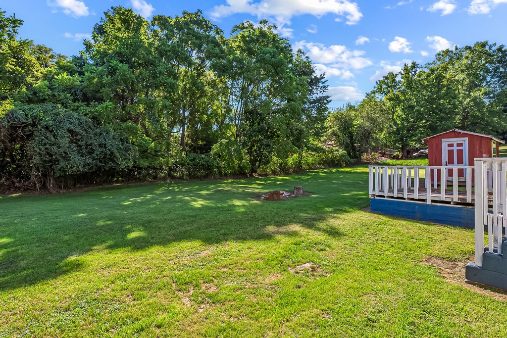 Ivanhoe, Virginia 24350, United States, 2 Bedrooms Bedrooms, ,1 BathroomBathrooms,Residential,Active,203306