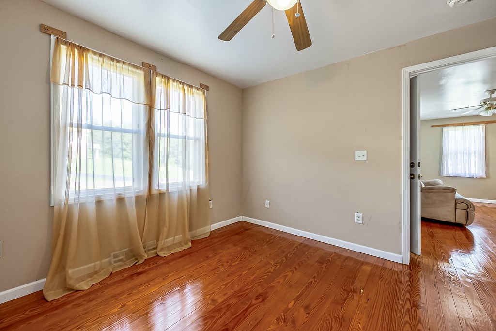 Ivanhoe, Virginia 24350, United States, 2 Bedrooms Bedrooms, ,1 BathroomBathrooms,Residential,Active,203306