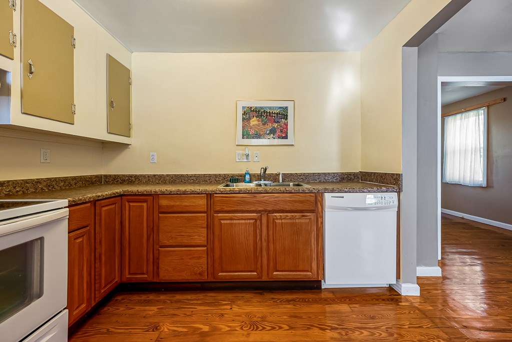 Ivanhoe, Virginia 24350, United States, 2 Bedrooms Bedrooms, ,1 BathroomBathrooms,Residential,Active,203306