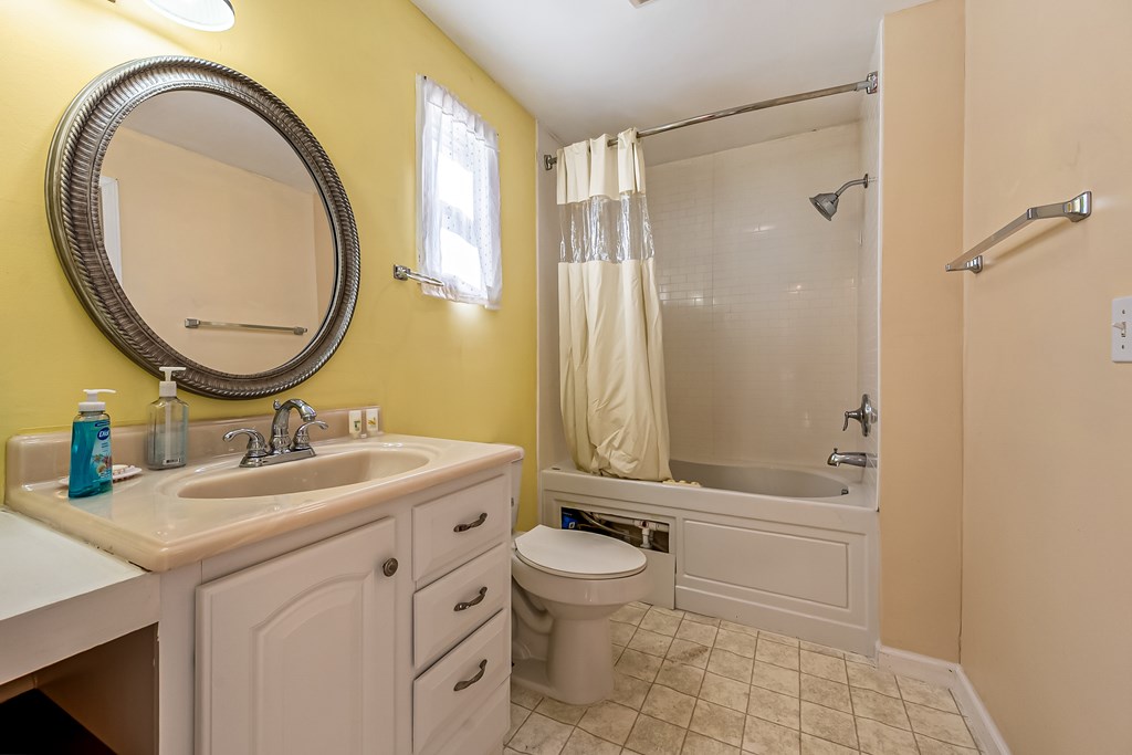 Ivanhoe, Virginia 24350, United States, 2 Bedrooms Bedrooms, ,1 BathroomBathrooms,Residential,Active,203306