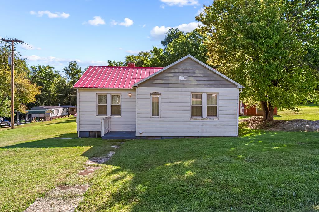 Ivanhoe, Virginia 24350, United States, 2 Bedrooms Bedrooms, ,1 BathroomBathrooms,Residential,Active,203306