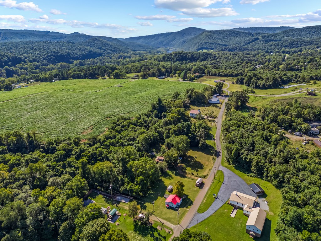 Ivanhoe, Virginia 24350, United States, 2 Bedrooms Bedrooms, ,1 BathroomBathrooms,Residential,Active,203306