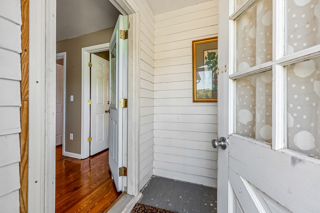 Ivanhoe, Virginia 24350, United States, 2 Bedrooms Bedrooms, ,1 BathroomBathrooms,Residential,Active,203306